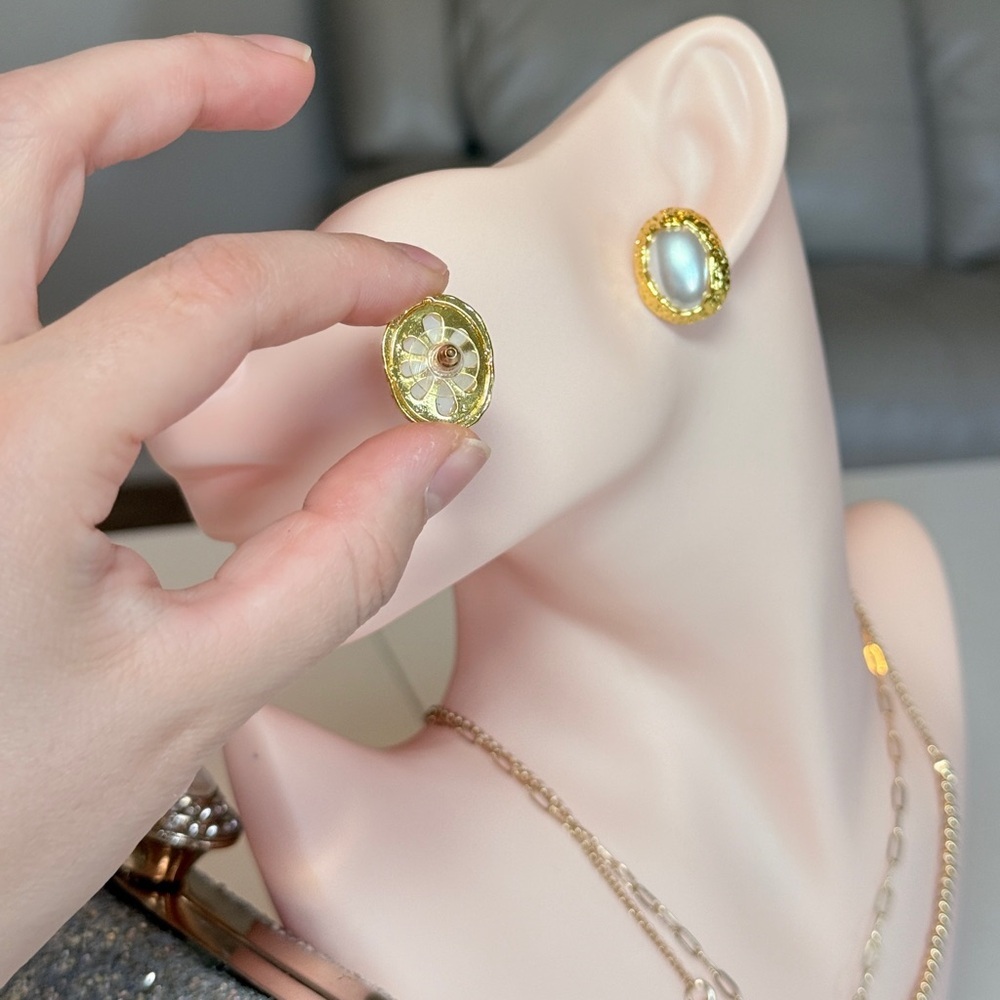 Elegant Gold and Pearl Stud Earrings - Picture 6 of 9